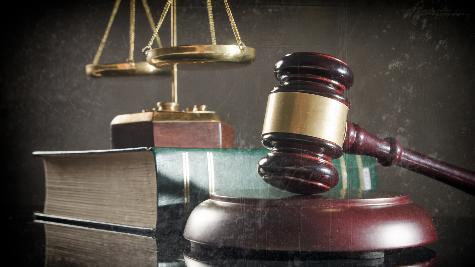 TCK Madde 113: Kamu Hizmetlerinden Yararlanma Hakkının Engellenmesi Suçu