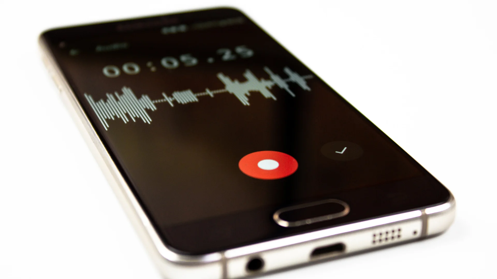 bir telefonda ses aydı alınıyor